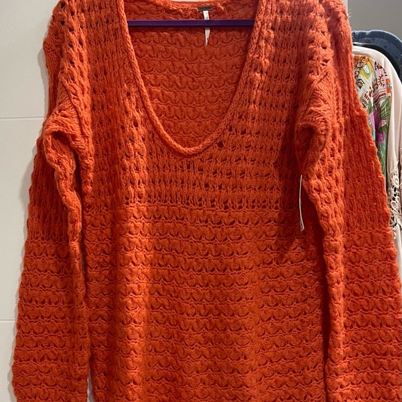 NEW FREE PEOPLE SIZE XS but fits small Medium or large beautiful Orange Color - Picture 4 of 8